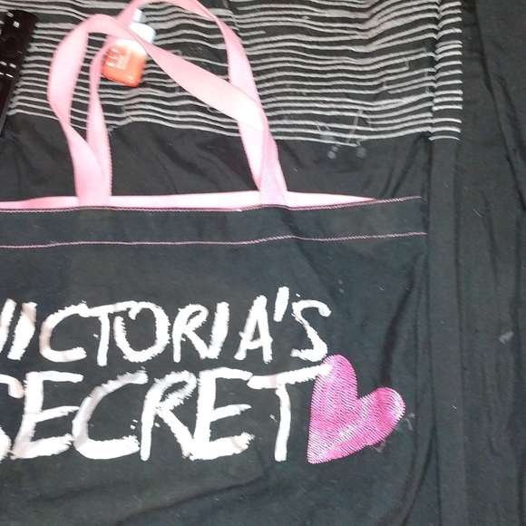 Lot of Victoria's Secret bags - Picture 5 of 5